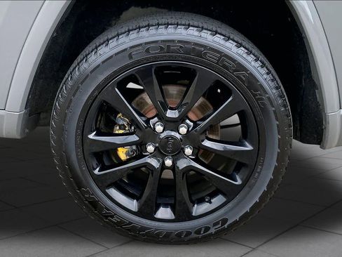Used 2019 Jeep Grand Cherokee Altitude AWD/4WD image 11