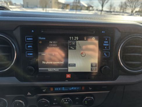 Used 2017 Toyota Tacoma TRD Off-Road image 27