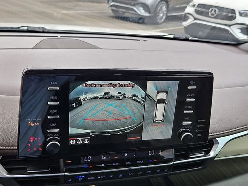 Used 2021 Toyota Sienna Platinum FWD image 18