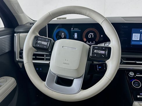 Used 2025 Hyundai Santa Fe SEL FWD image 18