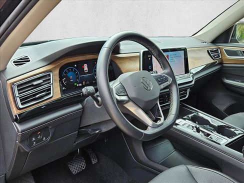 Used 2025 Volkswagen Atlas SE FWD image 10