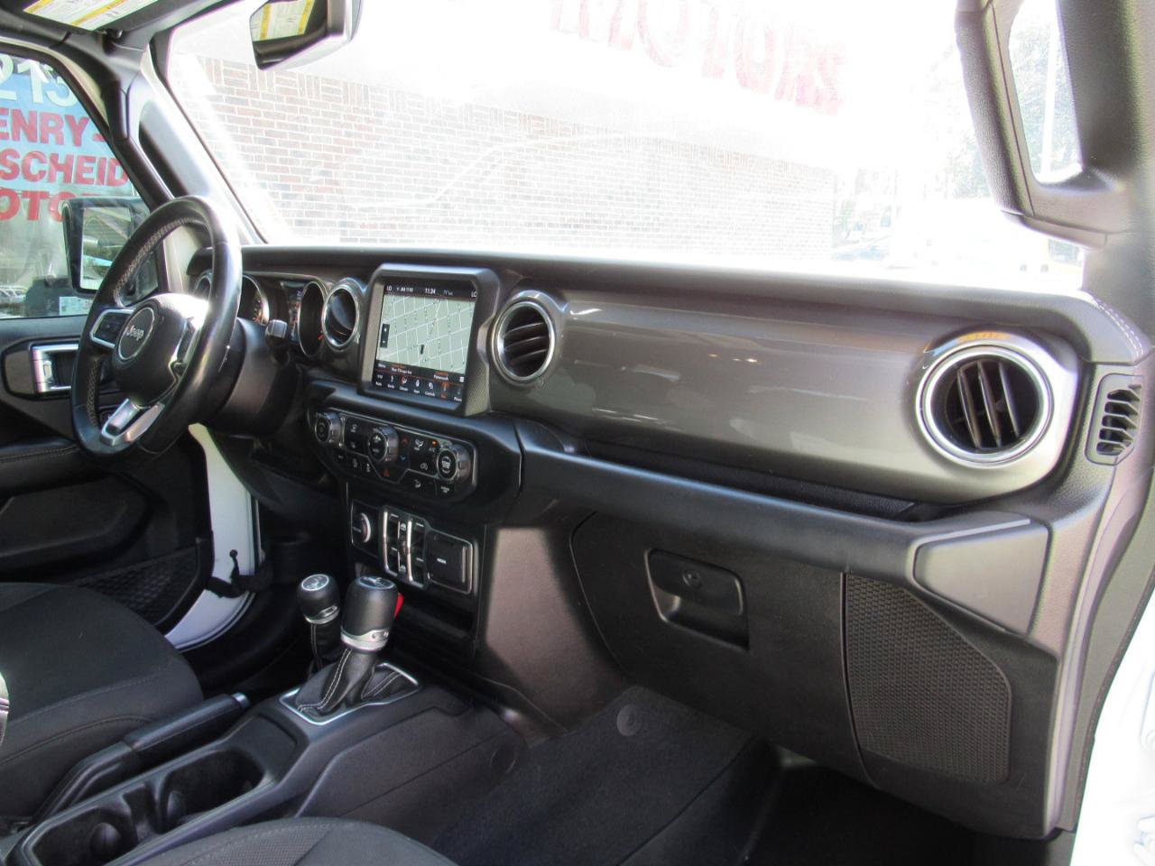Used 2019 Jeep Wrangler Unlimited Sahara w/ Uconnect 4C Nav & Sound Group AWD/4WD image 31
