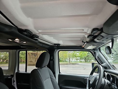 Used 2023 Jeep Wrangler Unlimited w/ Cold Weather Group AWD/4WD image 14