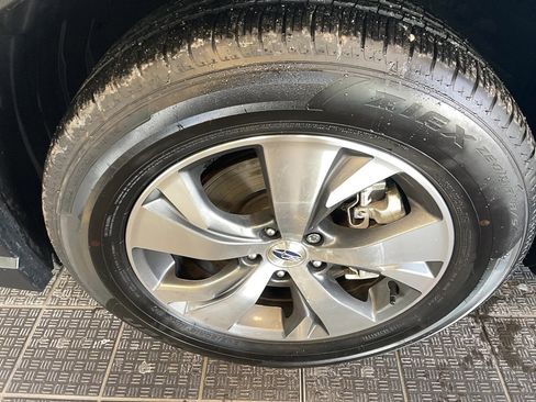 Used 2024 Subaru Ascent Premium w/ Convenience Package AWD/4WD image 5