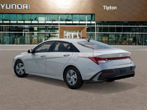 New 2026 Hyundai Elantra SE image 5