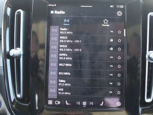 Used 2023 Volvo XC40 B5 Plus w/ Protection Package Premier image 43