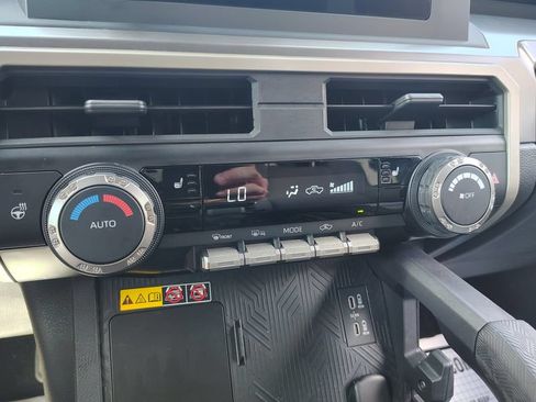 Certified 2024 Toyota Tacoma SR5 AWD/4WD image 34
