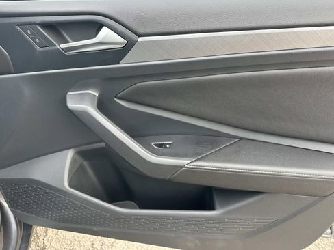 Certified 2024 Volkswagen Jetta SE w/ Panoramic Sunroof Package image 9