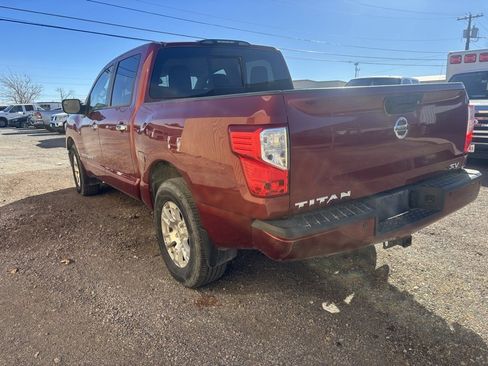 Used 2018 Nissan Titan SV w/ SV Convenience Package image 5