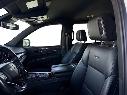 Used 2022 Cadillac Escalade Luxury RWD image 10