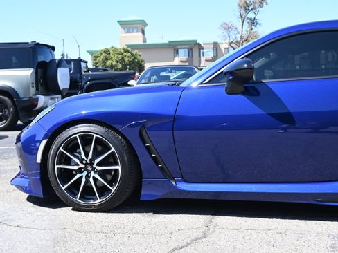 Used 2023 Toyota GR86 RWD image 6