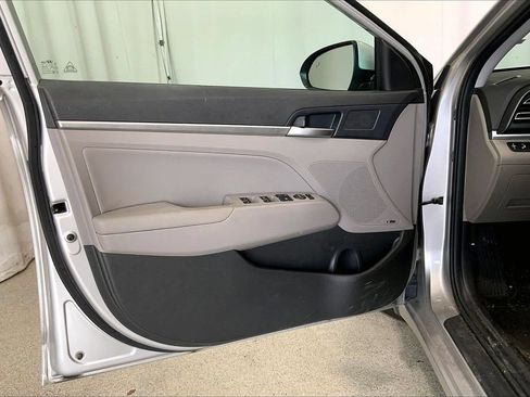 Used 2020 Hyundai Elantra Limited FWD image 21