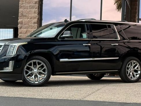 Used 2018 Cadillac Escalade ESV Platinum AWD/4WD image 3