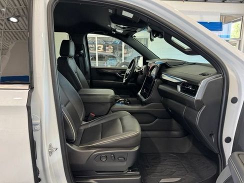 Used 2025 GMC Yukon Elevation w/ LPO, Floor Liner Package AWD/4WD image 16
