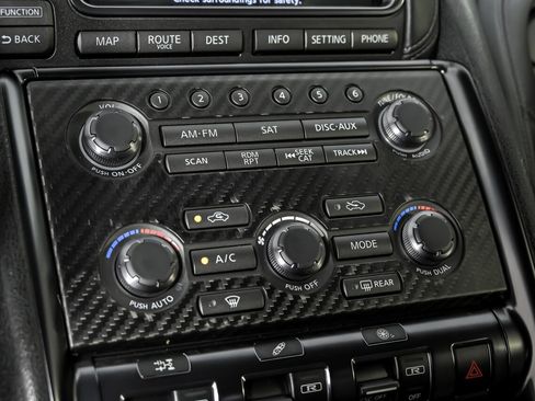 Used 2012 Nissan GT-R Premium image 32