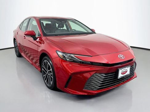 Used 2026 Toyota Camry XLE AWD/4WD image 3