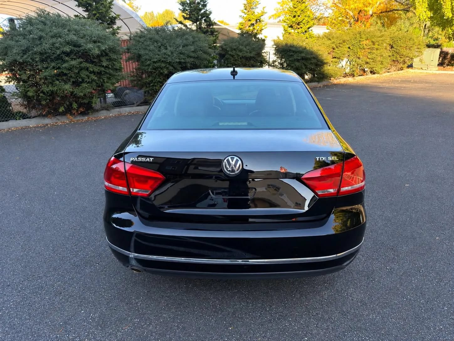 Used 2012 Volkswagen Passat TDI SEL Premium FWD image 4