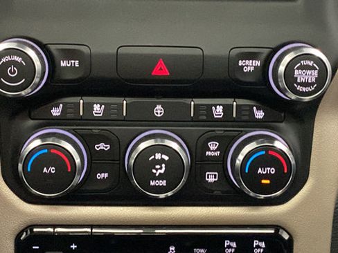 Used 2022 RAM 1500 Laramie AWD/4WD image 30