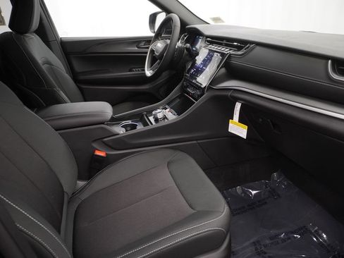 New 2026 Jeep Grand Cherokee Laredo AWD/4WD image 33