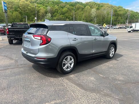 Used 2023 GMC Terrain SLE image 5
