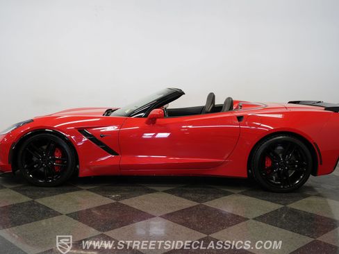 Used 2019 Chevrolet Corvette Stingray Convertible w/ Carbon Flash Badge Package image 2