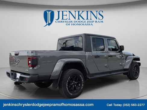 Used 2023 Jeep Gladiator Overland w/ LED Lighting Group AWD/4WD image 5