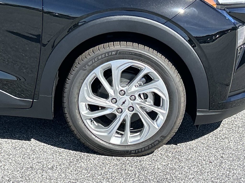 New 2027 Chevrolet Bolt LT FWD image 10
