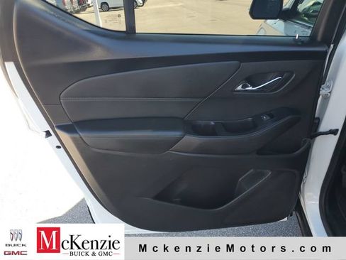 Used 2022 Chevrolet Traverse LT FWD image 25