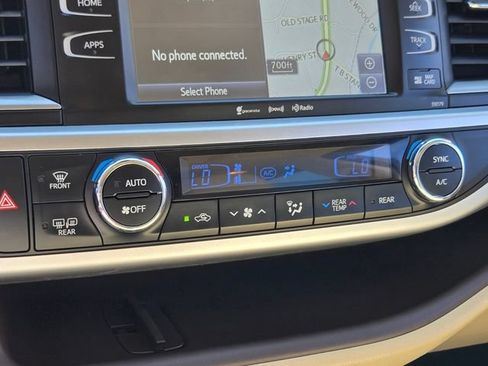 Used 2017 Toyota Highlander XLE AWD/4WD image 27