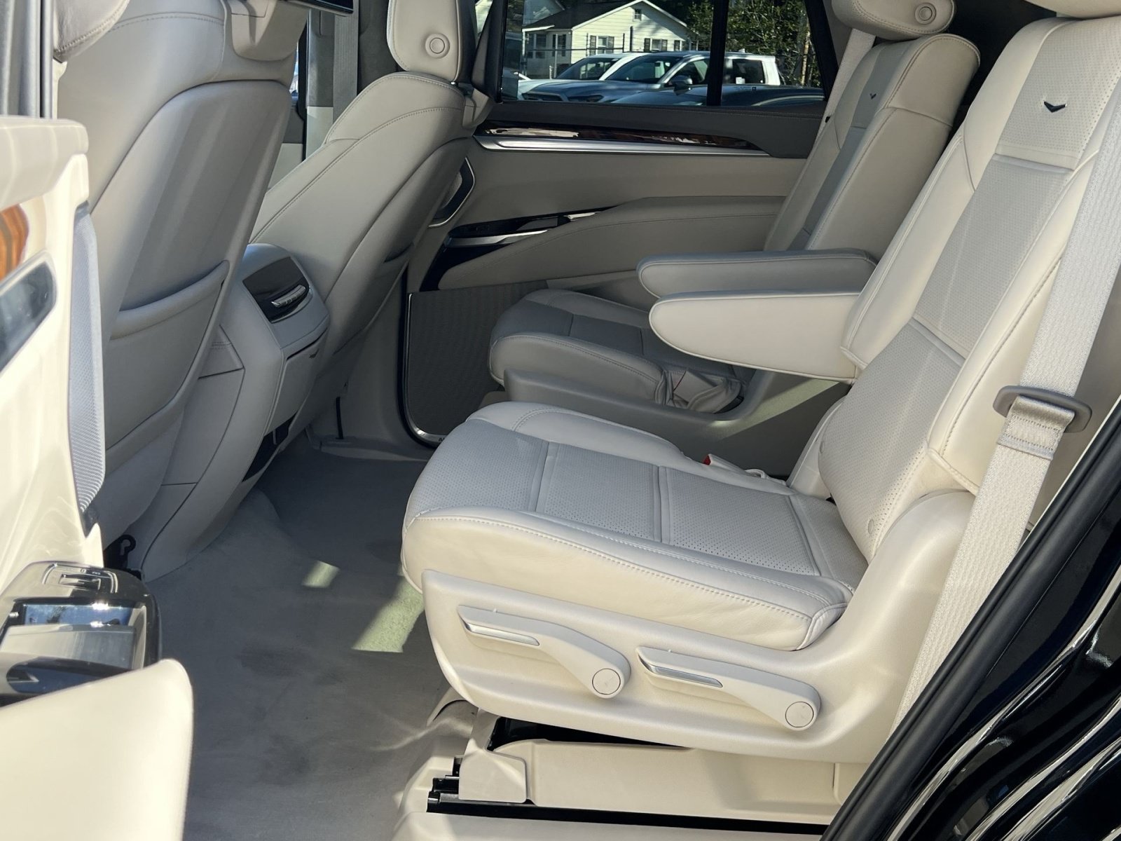 Used 2026 Cadillac Escalade Platinum Sport AWD/4WD image 24
