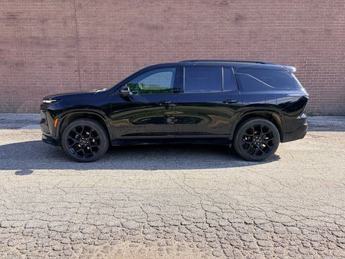 Used 2024 Chevrolet Traverse RS AWD/4WD image 2