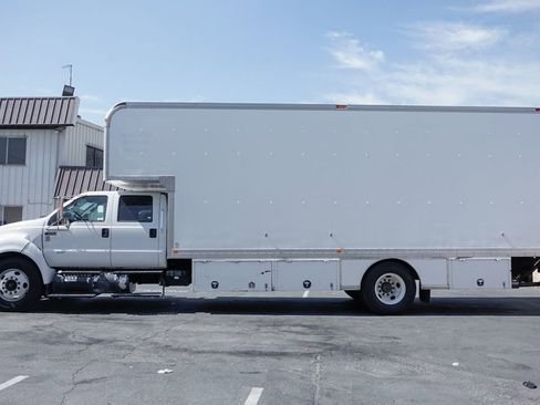 Used 2015 Ford F650 2WD Crew Cab Super Duty image 5