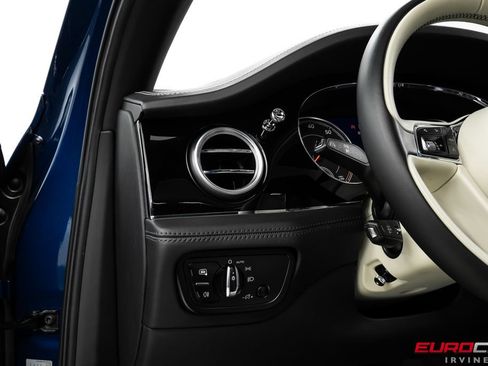 Used 2018 Bentley Bentayga AWD/4WD image 26