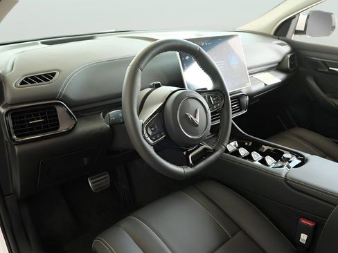 New 2025 VinFast VF 8 Eco AWD/4WD image 9
