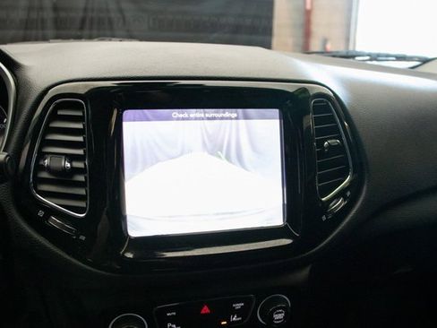 Used 2021 Jeep Compass Limited image 34