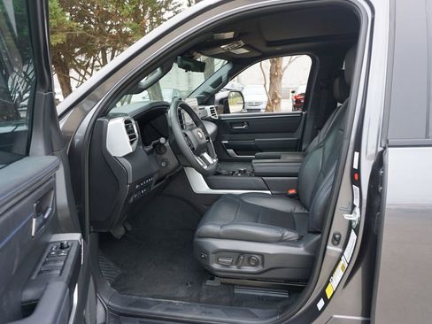 Used 2025 Toyota Tundra Platinum AWD/4WD image 2