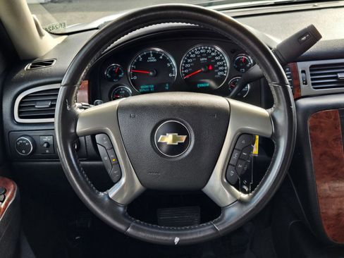 Used 2014 Chevrolet Suburban LT image 15