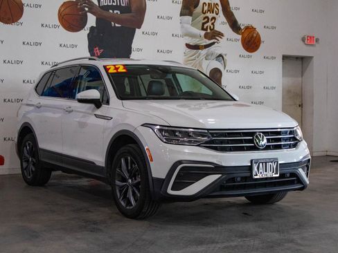 Used 2022 Volkswagen Tiguan SE image 17