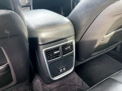 Used 2018 Chrysler 300 Touring L image 28