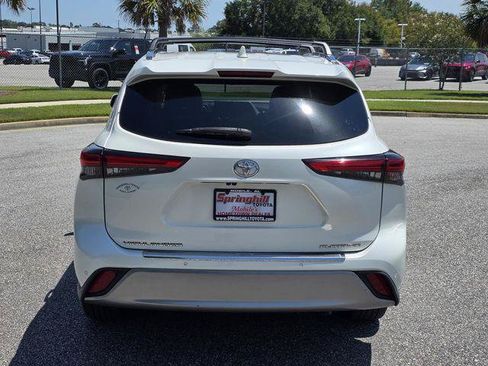 Certified 2021 Toyota Highlander Platinum FWD image 3