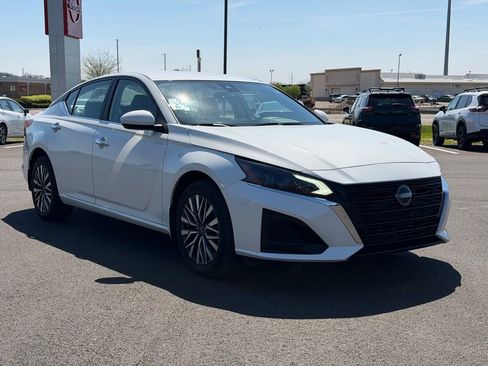 Used 2023 Nissan Altima 2.5 SV image 1