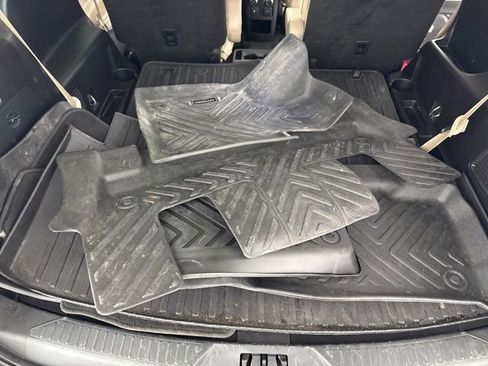 Used 2021 Ford Explorer XLT w/ Equipment Group 202A AWD/4WD image 33