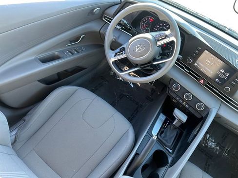 Used 2022 Hyundai Elantra SE w/ Cargo Package image 17