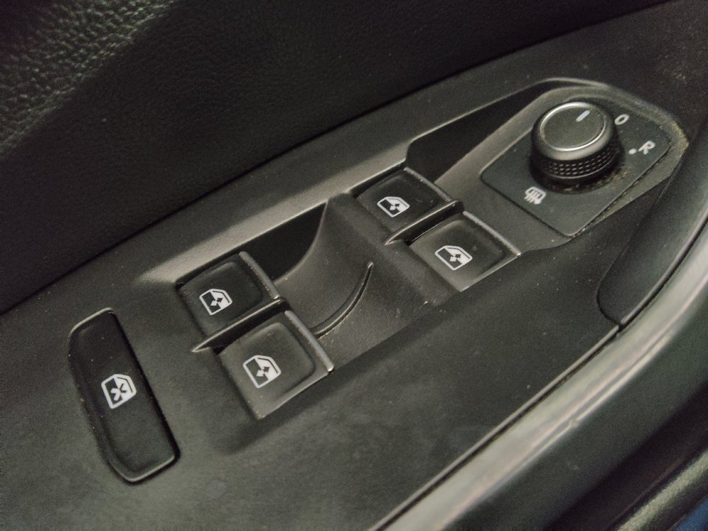 Used 2025 Volkswagen Jetta SE FWD image 27