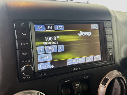 Used 2016 Jeep Wrangler Unlimited Sahara w/ Connectivity Group image 18