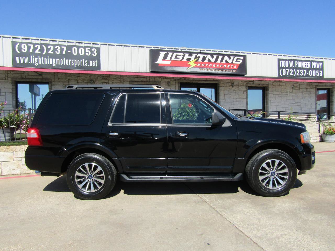 Used 2016 Ford Expedition XLT w/ Equipment Group 202A RWD image 5