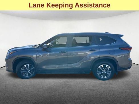 Certified 2024 Toyota Highlander XLE AWD/4WD image 7