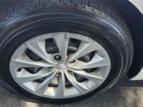 Used 2016 Toyota Camry LE FWD image 9