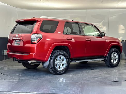 Used 2018 Toyota 4Runner SR5 AWD/4WD image 3
