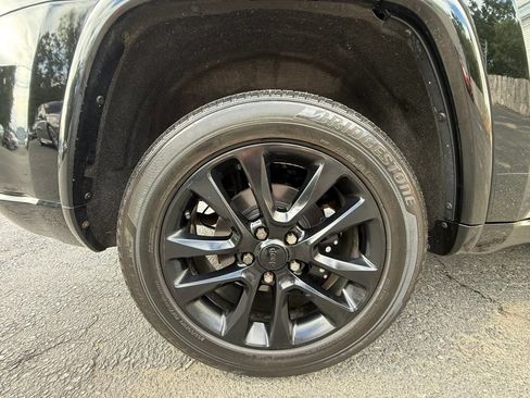 Used 2018 Jeep Grand Cherokee Altitude AWD/4WD image 34